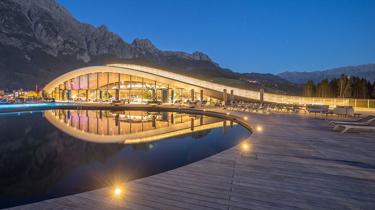 Wellness Terrasse mit Holz: „ATMOSPHERE by Krallerhof