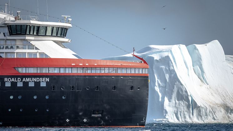 10__Antarctica DEC2021_MS Roald Amundsen_Photo Hurtigruten Expeditions_Oscar Farrera