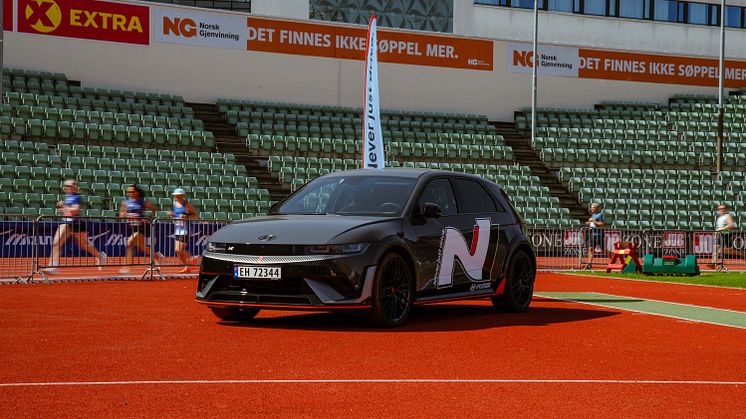IONIQ 5 N på Bislett Stadion under Holmenkollstafetten i 2024. Foto: Hyundai Motor Norway