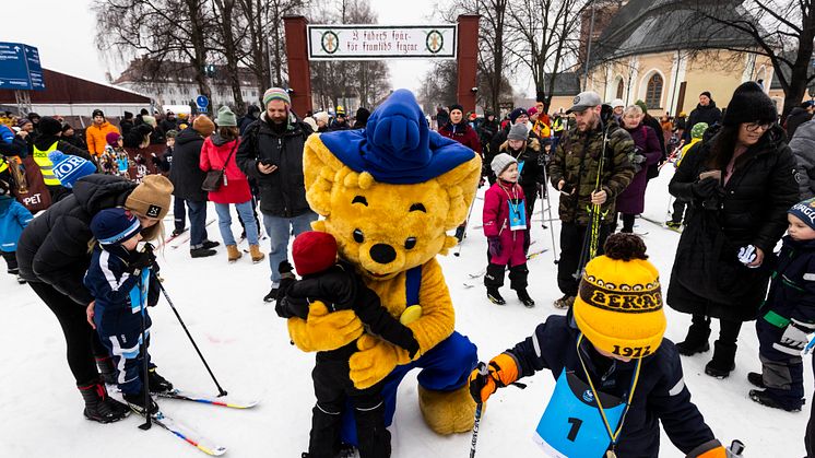 Bamse på Barnens Vasalopp skidor 2024