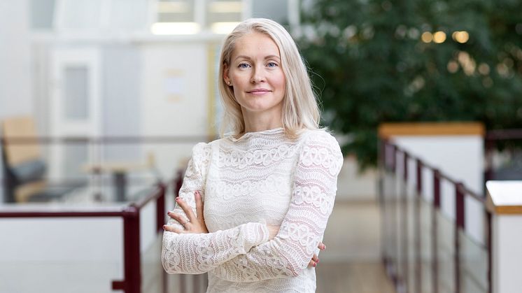 Hanna Irehill, legitimerad psykolog och doktorand vid Umeå universitet, undersöker de utmaningar unga chefer, särskilt kvinnor, möter inom privat sektor och presenterar lösningar för att stödja deras utveckling och välmående. Foto: Malin Grönborg©