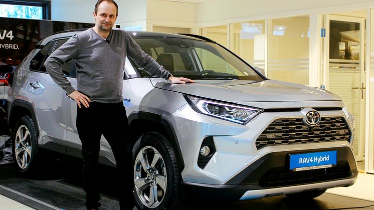 Toyota på topp: Salgssjef hos Nordvik Steinkjer, Tore Suul. Foto: Nordvik AS.