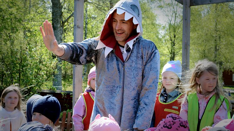 Alla föreskolebarn och deras vuxna  i Umeå kommun är välkomna till Sagofesten 2 juni på Gammlia. 