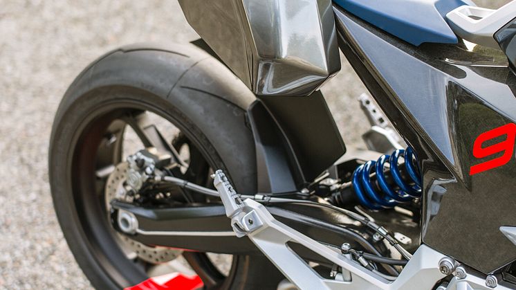 BMW Motorrad Concept 9cento-7