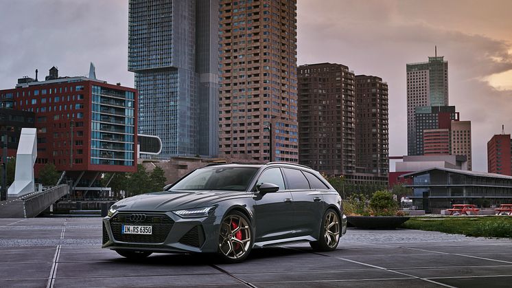 Audi RS 6 Avant performance (Nimbusgrå perleeffekt)