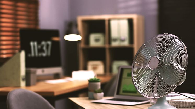 Arbeidstakere har ingen rett til å gå hjem selv om det er brennhett på kontoret (Foto: Dreamstime)