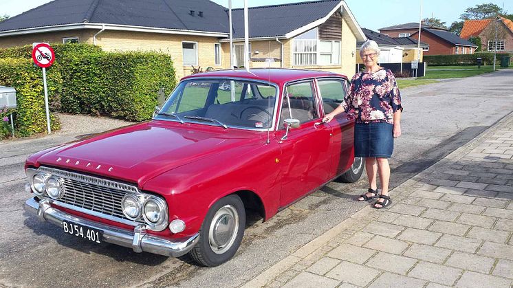 Ford Classic Club-medlem Vibeke Bundgård med sin Ford Zodiac Mk. 3.