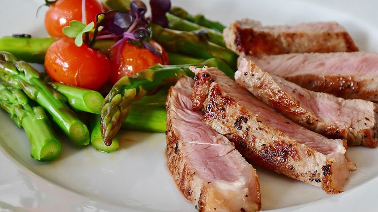 Totalkonsumtionen av kött per capita minskade med 1,7 procent efter två år av ökningar. Den svenska marknadsandelen, eller försörjningsförmågan, för kött landade på 70 procent. Foto: Pixabay