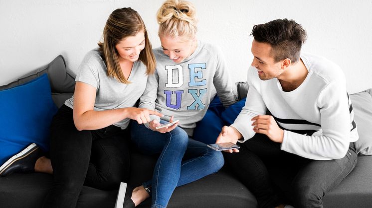 Bildetekst: Hele 1 av 3 nordmenn velger nå å samle inn penger til gode formål med digitale tjenester, viser en landsomfattende undersøkelse Yougov har gjort for SpareBank 1 og folkefinansieringstjenesten Spleis.no.