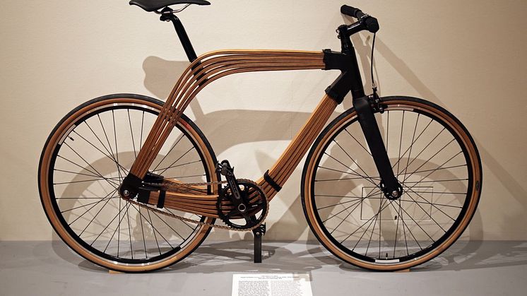 Das Fahrrad "Aero" eine Innovation aus Birkenholzlamellen der Designer und Hersteller: Martino Hutz, Atanas Zhelev und Mariya Korolova/ Östereich
