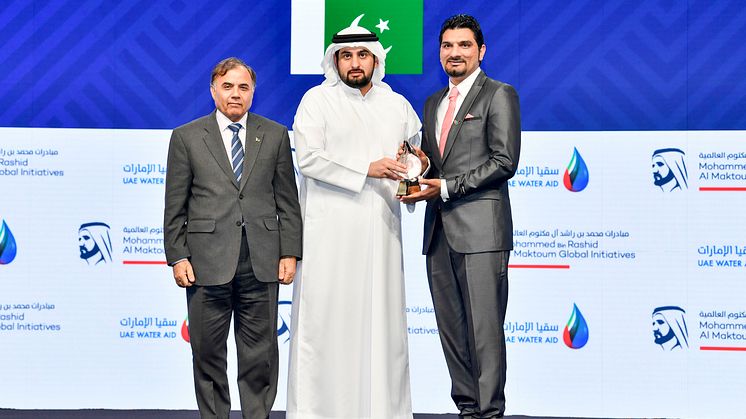 Northumbria University’s Dr Muhammad Wakil Shahzad receiving the global water award from His Highness Sheikh Ahmed bin Mohammed bin Rashid Al Maktoum.