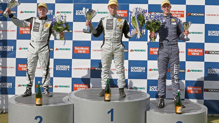 Tätt i toppen i Clio Cup JTCC