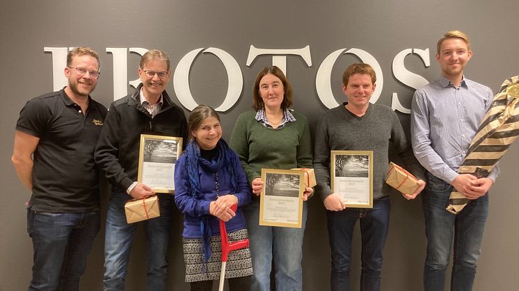 Vinnare av Årets leverantörspris är Österbergs Lantbruk AB, Markus och Karin Westberg och Stora Mörby Lantbruks AB. Foto: Protos