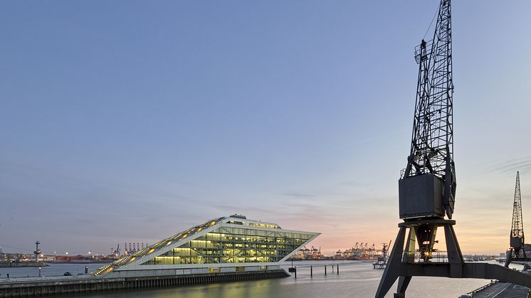 Hamburg_Dockland_am_Fischereihafen,_Elbe.tif