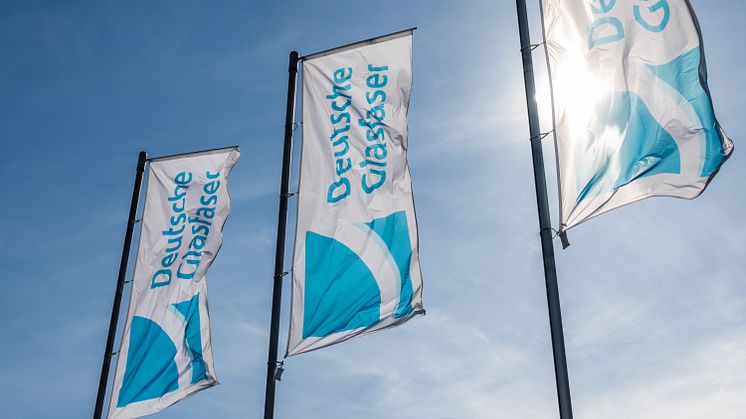 Staatliche Fördermittel setzt Deutsche Glasfaser ergänzend zum privatwirtschaftlichen Engagement ein, um den flächendeckenden Anschluss an das FTTH-Glasfasernetz („Fiber To The Home“ – Glasfaser bis in die Wohnung) voranzutreiben. 