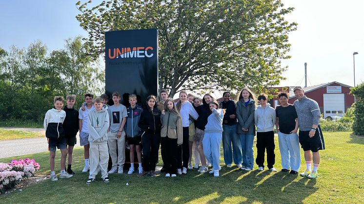Torsdag den 25. maj besøgte 7A fra Langå Skole automations- og ingeniørvirksomheden Unimec for at høre om de ansattes studie- og karrierevalg. Foto: PR.
