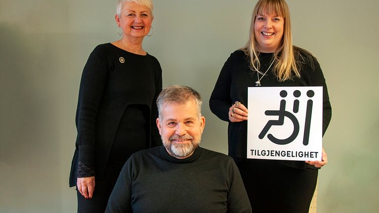 Mandag 10. desember ble Tilgjengelighetsmerket lansert. Fra venstre: prosjektleder i NKA, Berit Vordal, seniorrådgiver i FFO, Cato Lie og daglig leder i NKA, Tone Østerdal. Foto: Andreas Feen Sørensen