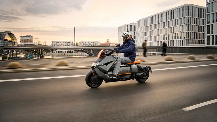 BMW CE 04