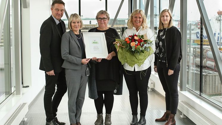 Stena Recycling erhåller InExchange miljöpris 2017. Priset mottogs på onsdagen av Ulrika Madeberg, Irene Lund och Annika Gutenberg. Trion flankeras av Peter Fredén, Key Account Manager, och Denise Mattsson, Customer Manager,  från InExchange.