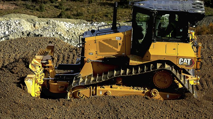 CAT D5, schaktar i sluttning