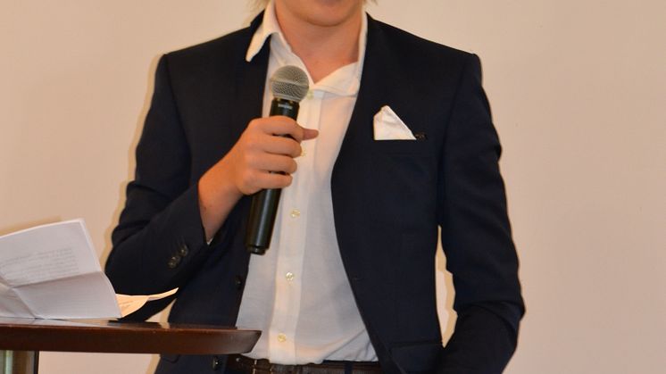 Rasmus Nordahl Nielsen holder tale på elevernes vegne.