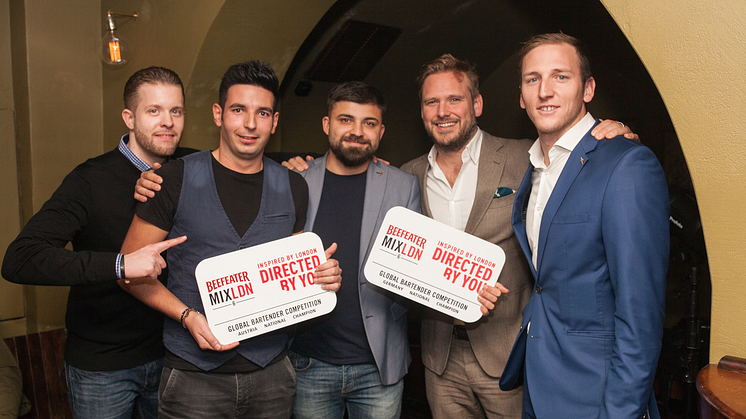 Die beiden Gewinner und Jurymitglieder in Frankfurt (v.l.n.r.): Frank Thelen, Konstantin Karvounis, Tarek Nix, Sebastian Hamilton-Mudge und Lukas Hochmuth. (Quelle: Pernod Ricard Deutschland)