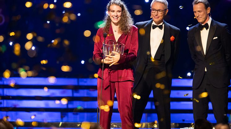 Hanna Öberg vinnare av Jerringpriset med Radiosportens Bengt Skött och Peder Fredricson