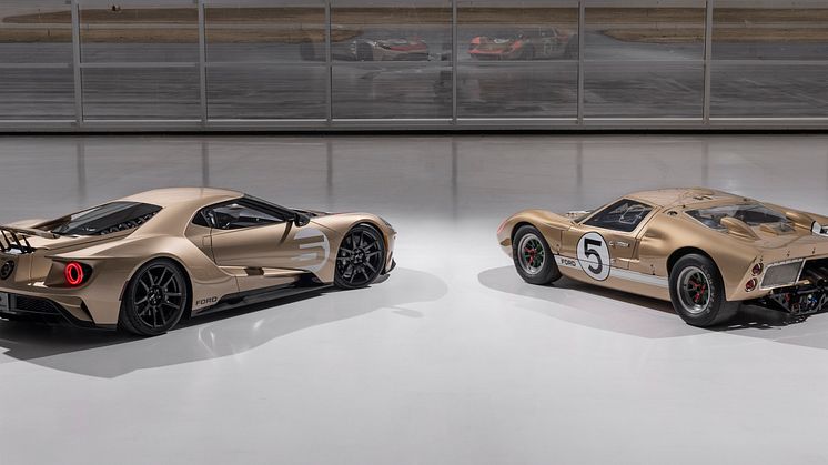 2022 Ford GT Holman Moody Heritage Edition_Ford GT40 MK II_03