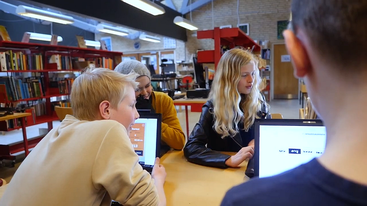 Mere skærmtid styrker læsetempoet: Gamification får unge til at læse