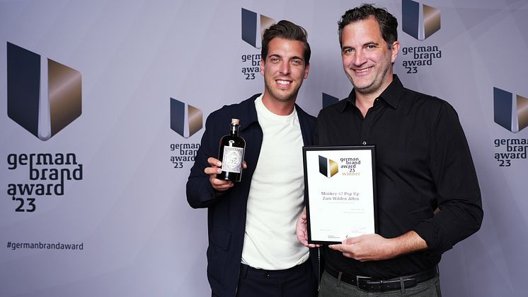 Brand Manager Maurice Bracht (links) und Brand Activation Manager Mark Hohloch (rechts) nahmen die Auszeichnung entgegen.
