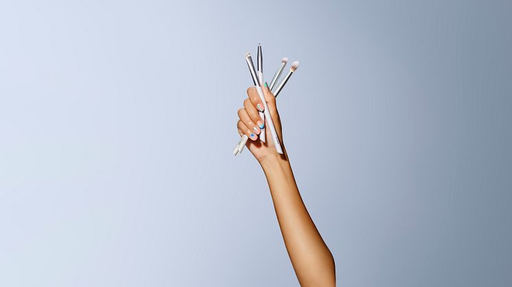 ET NYTT VAREMERKE MED BÆREKRAFTIG PRODUSERTE MAKEUPVERKTØY VIL VEKKE SKAPERLYST OG KREATIVITET. LA OSS PRESENTERE FLAER – YOUR NEW PARTNER IN ART