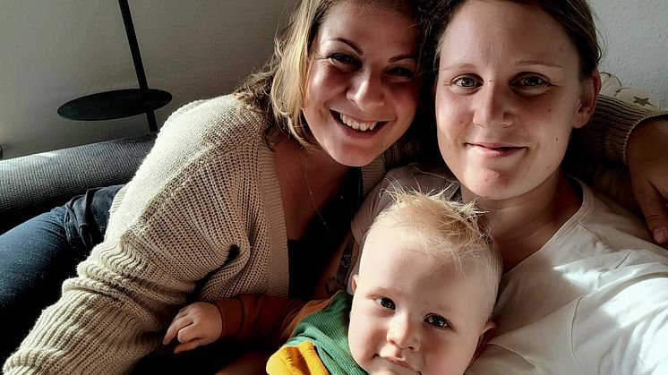 Anna und Meike aus Südhessen sind verheiratet und wollten unbedingt eine Familie gründen. Zufällig fanden sie eine dänische Kinderwunschklinik. Sie fordern andere lesbische Paare dazu auf, ihr Glück im Norden zu suchen. Bilde: PR.