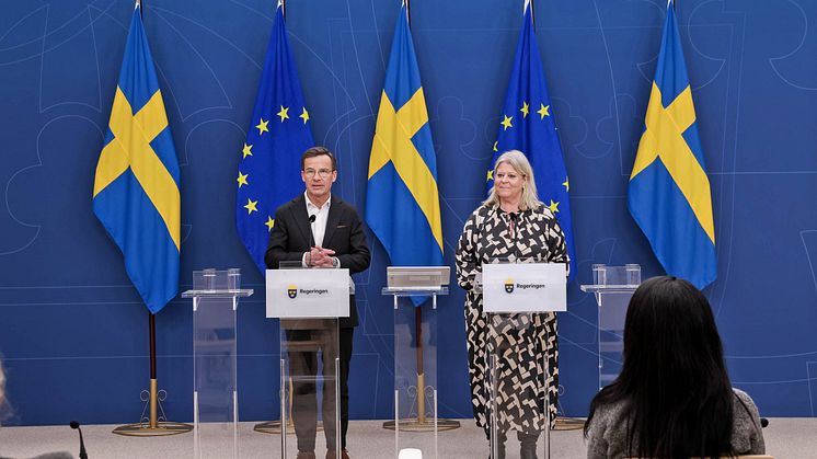 Statsminister Ulf Kristersson och socialtjänstminister Camilla Waltersson borde begripa bättre än att utsätta alla Svenska småföretag för enorm risk och fullt ansvar för sjuka medarbetare.