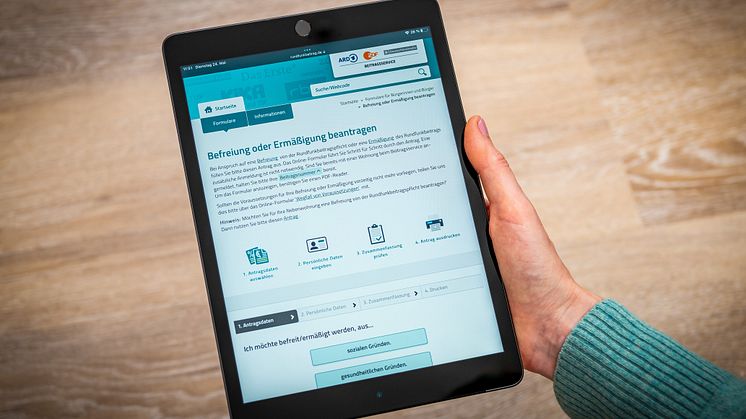 Die wichtigsten Informationen rund um eine Befreiung oder Ermäßigung finden Bürgerinnen und Bürger unter rundfunkbeitrag.de/befreiung.