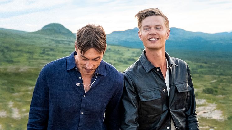 Bröderna Gustaf och Viktor Norén har specialkomponerat låten ”Dansen som aldrig tar slut” för att med musik illustrera Synsams hemflytt och första kollektion glasögonbågar tillverkade på Frösön.