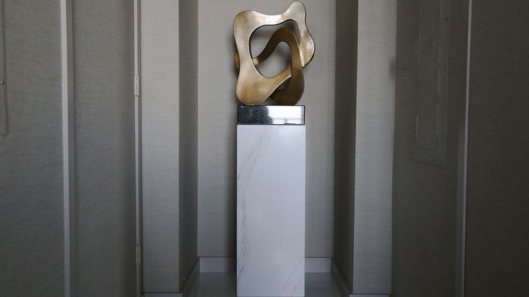 art_stands_by_Silestone_Calacatta_Gold_by_Roberto_Migotto_2