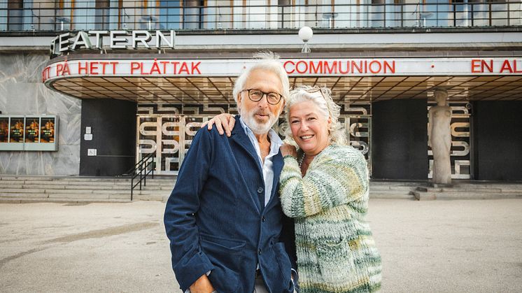 Philip Zandén och Jessica Zandén, som båda medverkar i Communion. Framför Göteborgs Stadsteater.
