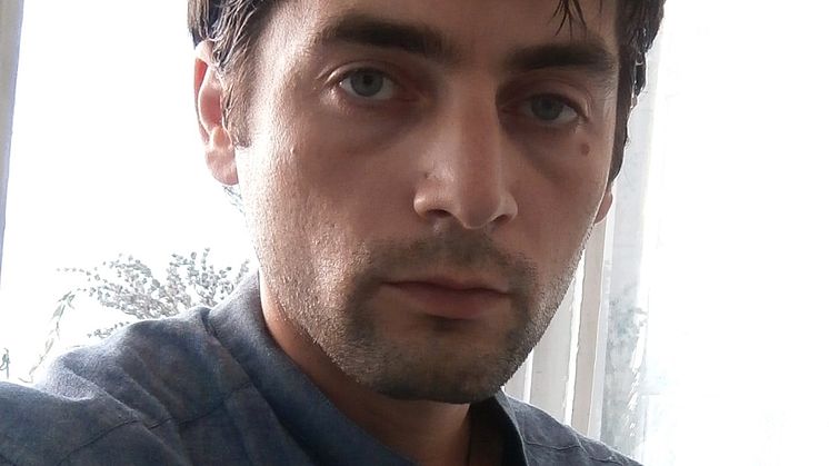 Den moldaviske poeten och konstnären Andrei Gamarţ till Världspoesidagen i Malmö