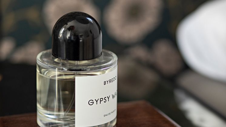 Poppy_Flow-6_Image_Roomshot_Bedroom_Item_2268_PR