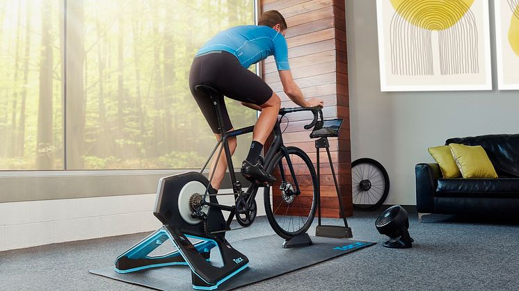 Tacx NEO Motion Plates ansiosta aidompi pyöräilytuntuma sisäharjoitteluun