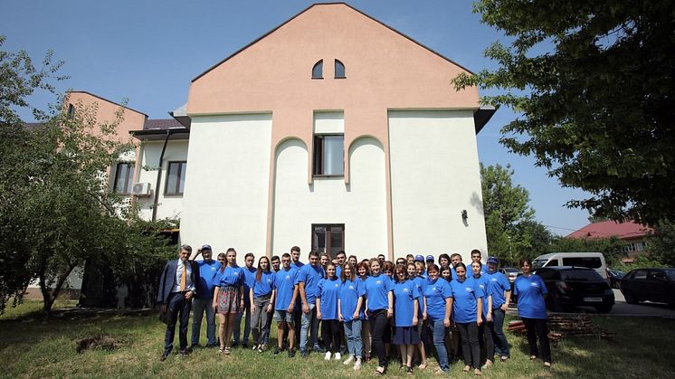 First European Ford Resource and Engagement Centre To Open in Romania.  Volunteers help with building refurbishment (7)