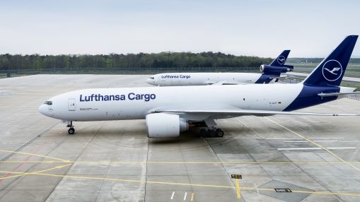 Lufthansa Cargo B777F vor MD-11F