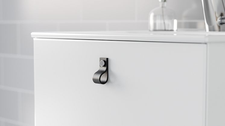 Jos Elegant-malliston laatikoihin haluaa hieman persoonallisempaa tyyliä, voi niihin valita nahkaisen design-vetimen.