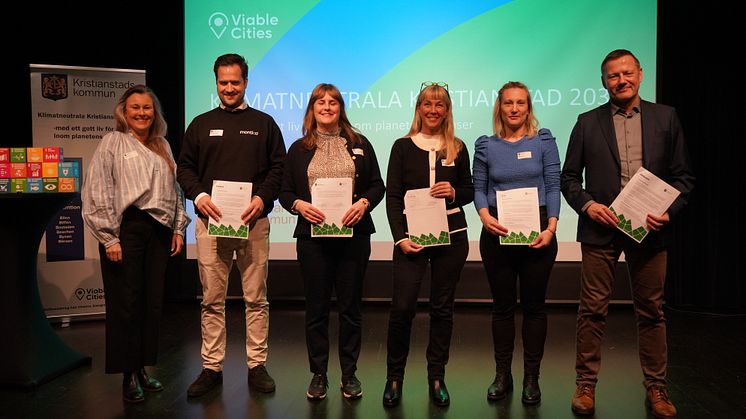 Från vänster: Camilla Palm, kommunstyrelsens ordförande, Daniel Jensen, Montico, Jessica Augustsson, Quality Hotel Grand, Madeleine Carlsson, Småkryp, Hanna Elf, Orkla Foods Sverige och Tomas Persson, Mouldex.