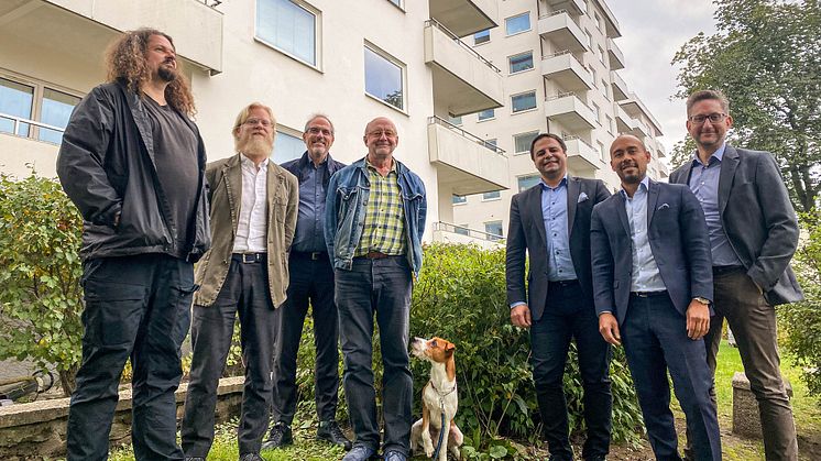 Från vänster: Jan Ruda, Joakim Hagelberg, Ulf Rosell och Jan Härstedt från styrelsen i Brf Kungsklippan, samt Stefan Younes, David Gutierrez och Peter Backström från Fastighetsägarna Service.