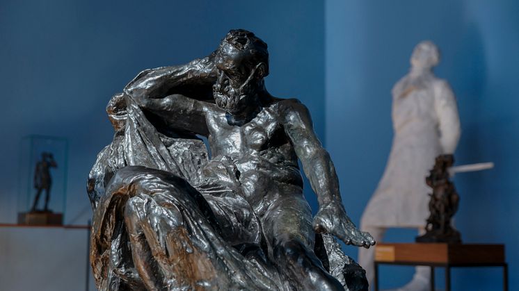 Fra utstillingen Paralleller. Gustav Vigeland og hans samtidige i Vigelandmuseet. Auguste Rodins Victor Hugo med draperi, utlånt fra Musée Rodin. (Foto: Carsten Aniksdal / Vigelandmuseet)