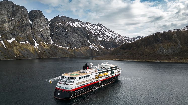 MS Maud ved Senja. Foto:  Tommy Simonsen / HX