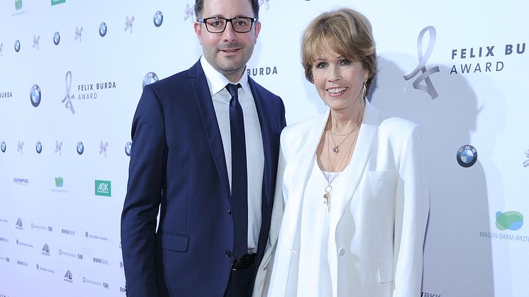 Stiftungs-Vorstand Dr. Christa Maar und Marketingleiter Carsten Frederik Buchert begrüßten 480 Gäste beim Felix Burda Award 2016