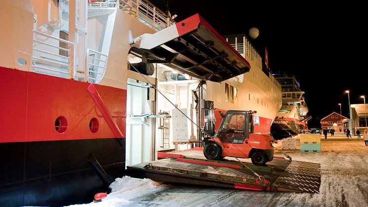 Cargo_MS_Vesteralen_Rorvik_Norway_04976_Photo_Klaus-Peter_Kappest_Hurtigruten.JPG