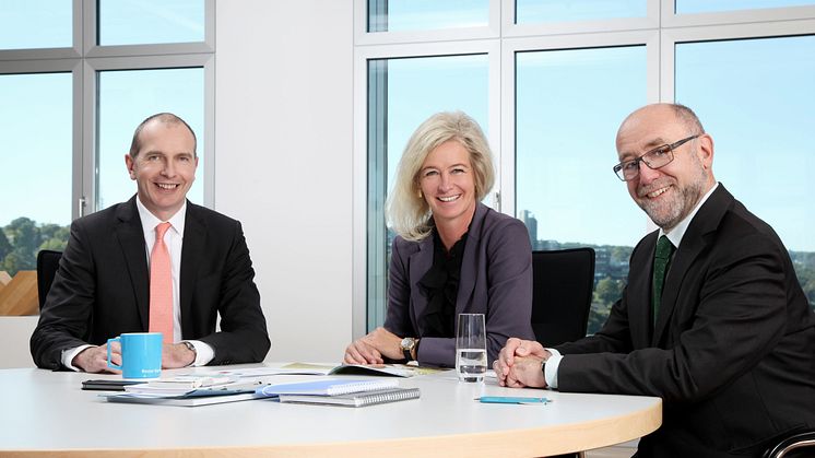 Barmenia-Vorstände Andreas Eurich und Martin Risse mit Geschäftsführerin vom TÜV Rheinland, Gabriele Rauße